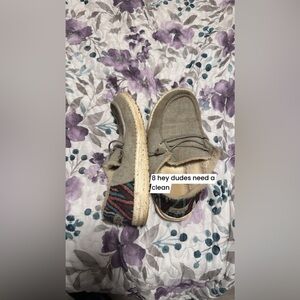 Women’s size 8 hey dudes tribal